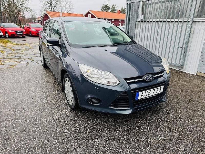 Begagnad Ford Focus 105 HK (77 kW) 2014 Grå Kombi
