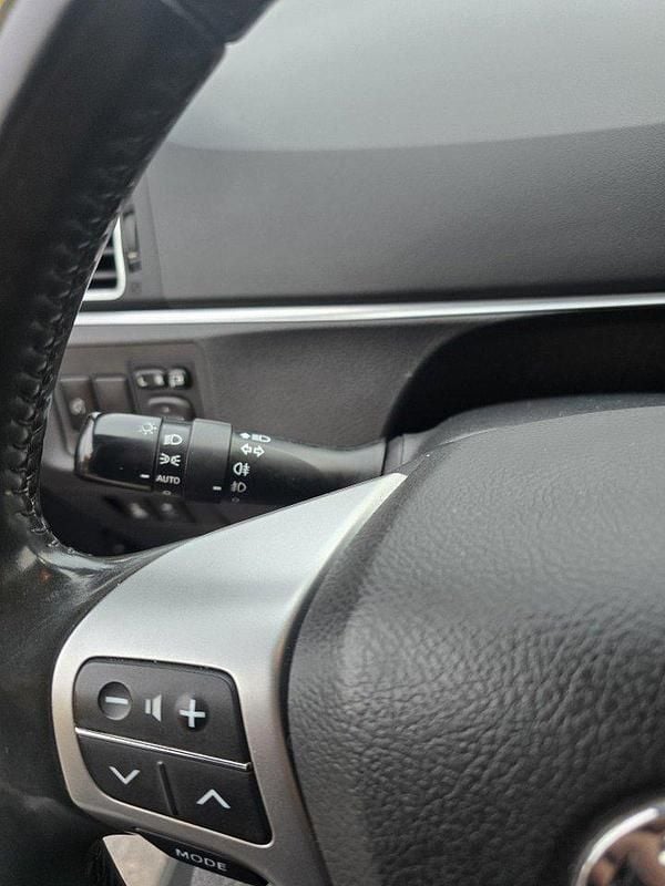 Grå Begagnad 2013 Toyota Verso Minibuss | 65 000 kr - Bild 1/4