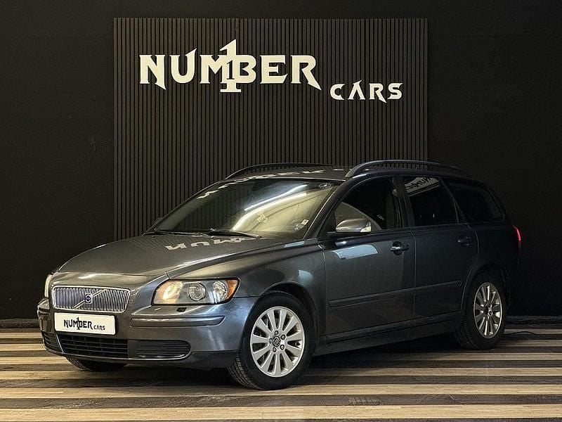 Grå Begagnad 2004 Volvo V50 Kombi | 24 900 kr (Marknadspris) - Bild 1/4