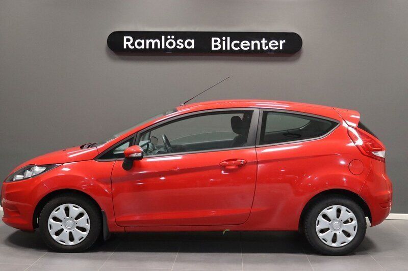 Röd Begagnad 2009 Ford Fiesta Trend Halvkombi | 44 900 kr (Marknadspris) - Bild 1/4
