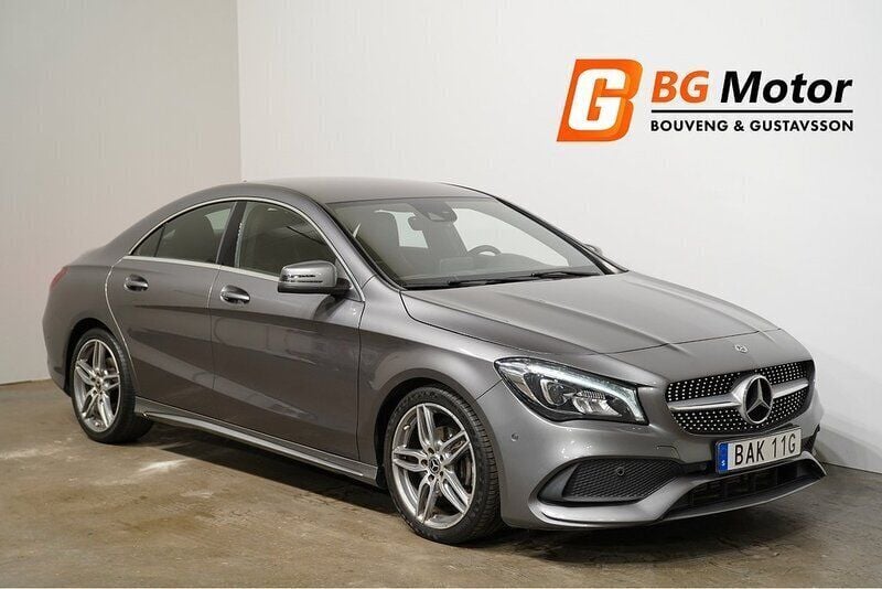 Mörkgrå (grå) Begagnad 2018 Mercedes CLA200 AMG line Sportkupé | 234 700 kr (Marknadspris) - Bild 1/4