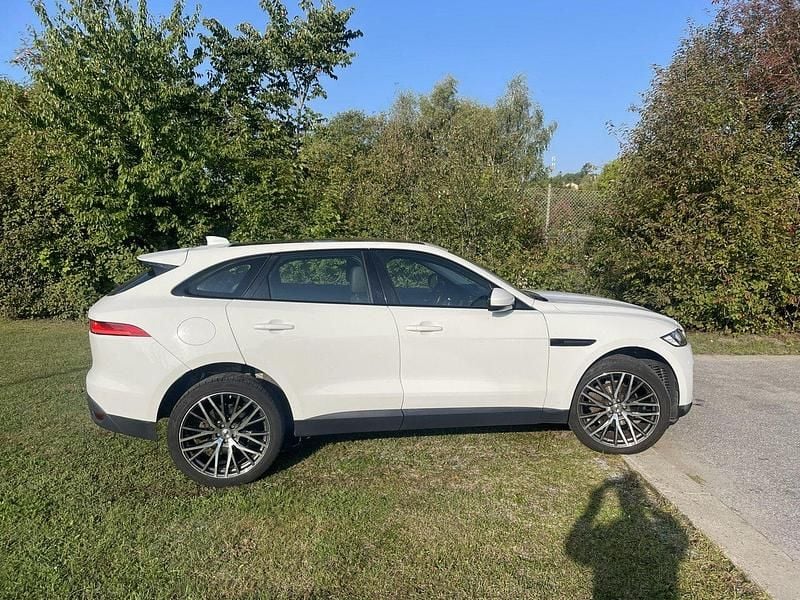 Vit Begagnad 2016 Jaguar F-Pace Portfolio SUV | 169 000 kr (Bra pris) - Bild 1/4