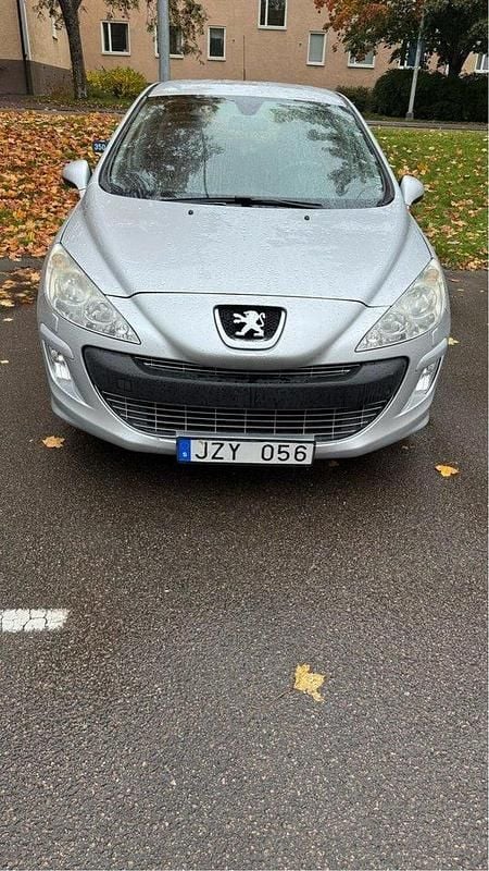 Grå Begagnad 2009 Peugeot 308 Halvkombi | 27 000 kr (Superpris) - Bild 1/4
