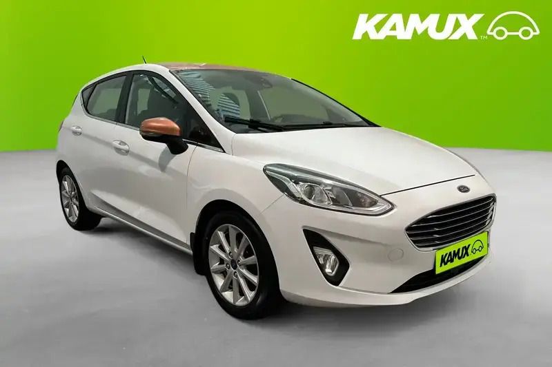 Vit Begagnad 2018 Ford Fiesta Titanium Halvkombi | 109 800 kr (Marknadspris) - Bild 1/4