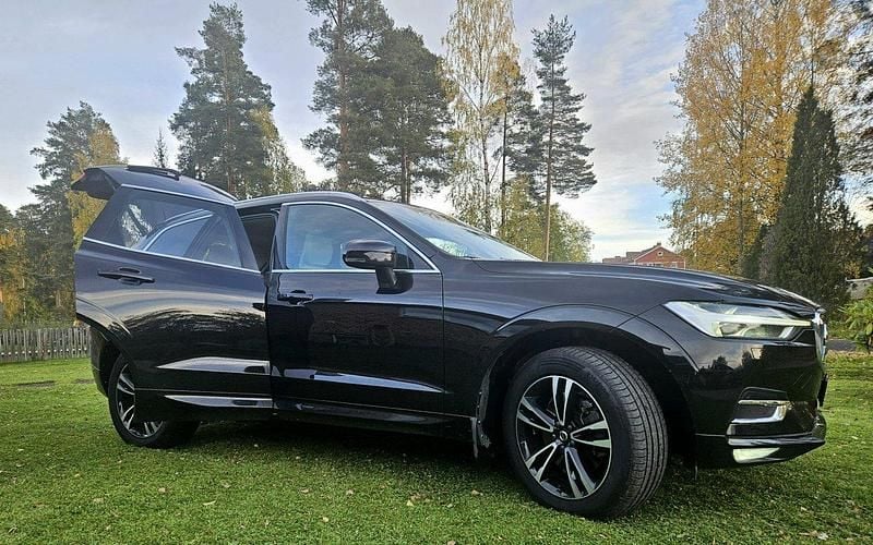 Svart Begagnad 2020 Volvo XC60 Momentum SUV | 239 000 kr (Superpris) - Bild 1/4