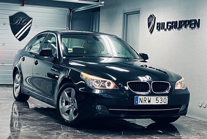 Svart Begagnad 2009 BMW 520 Sedan | 69 900 kr (Bra pris) - Bild 1/4