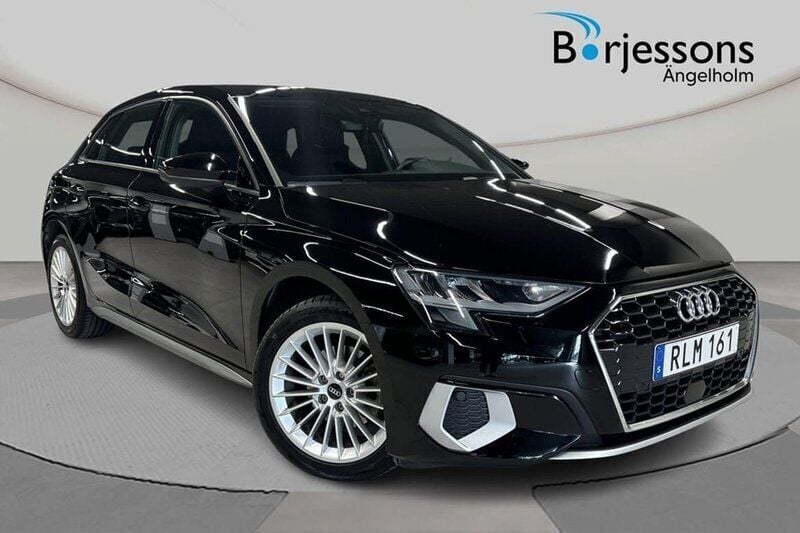 Svart Begagnad 2022 Audi A3 Sportback Advanced Plus Halvkombi | 259 000 kr (Marknadspris) - Bild 1/4
