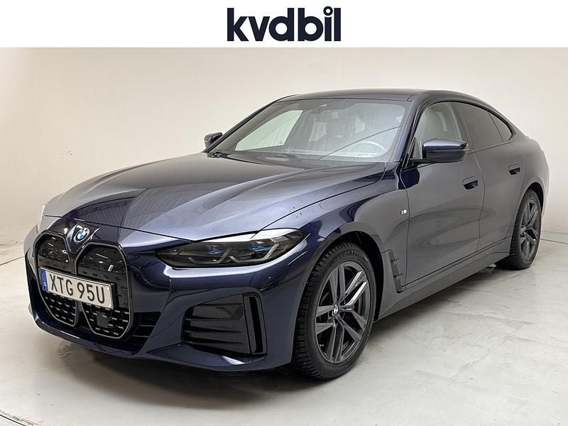 Blå Begagnad 2024 BMW i4 M Sport Sedan | 449 900 kr (Marknadspris) - Bild 1/3
