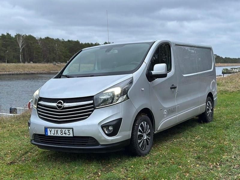 Grå Begagnad 2017 Opel Vivaro Van | 98 700 kr (Superpris) - Bild 1/4
