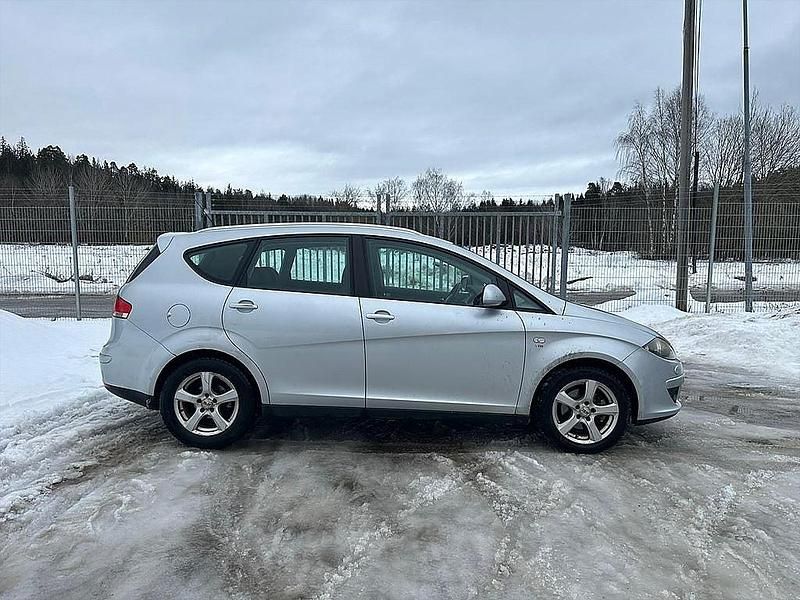 Begagnad Seat Altea XL 140 HK (102 kW) 2007 Silver Minibuss