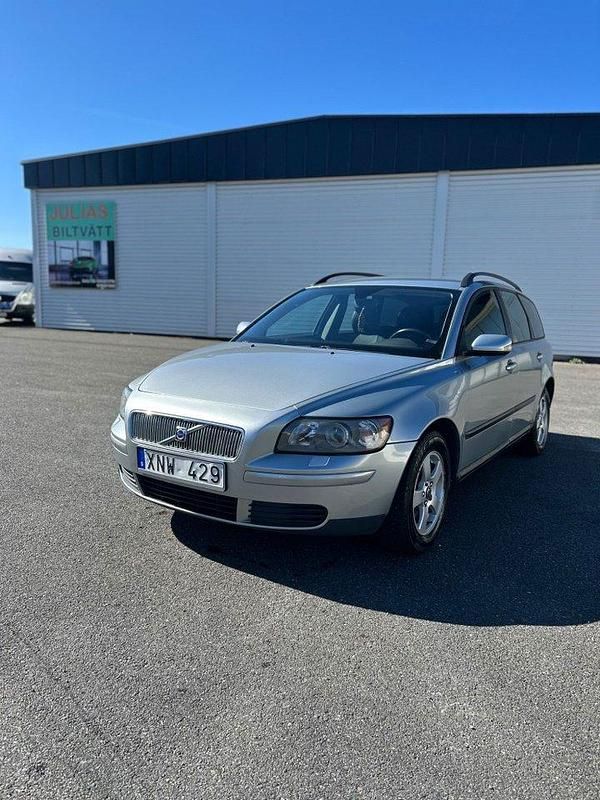 Silver Begagnad 2006 Volvo V50 Kombi | 28 500 kr - Bild 1/4