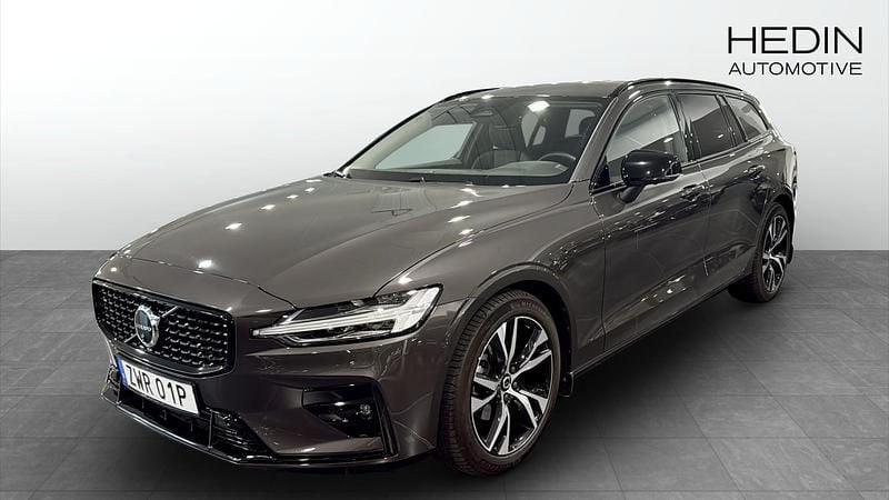 Grå Begagnad 2024 Volvo V60 Plus Kombi | 369 900 kr (Bra pris) - Bild 1/4