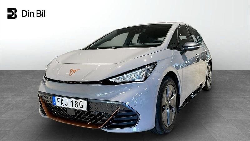 Ljusgrå (vapor grey) Begagnad 2023 Cupra Born Halvkombi | 274 900 kr (Marknadspris) - Bild 1/4