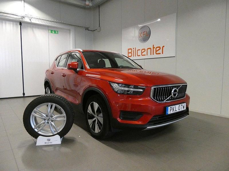 Röd Begagnad 2021 Volvo XC40 SUV | 339 900 kr (Marknadspris) - Bild 1/3