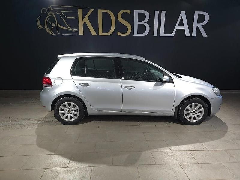 Begagnad VW Golf VI 102 HK (75 kW) 2012 Silver Halvkombi
