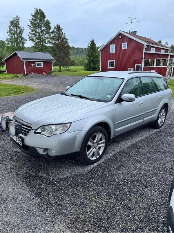 Silver Begagnad 2007 Subaru Outback SUV | 28 000 kr (Bra pris) - Bild 1/4