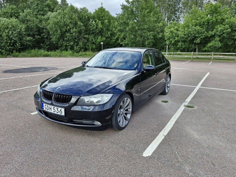 Svart Begagnad 2008 BMW 325 Advantage Sedan | 84 000 kr (Marknadspris) - Bild 1/4