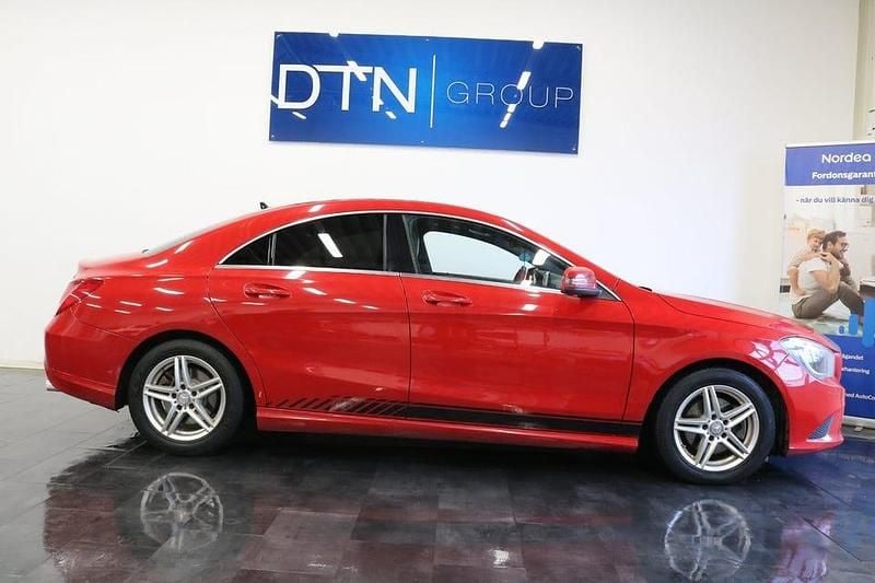 Röd Begagnad 2015 Mercedes CLA200 Sportkupé | 164 500 kr (Marknadspris) - Bild 1/4