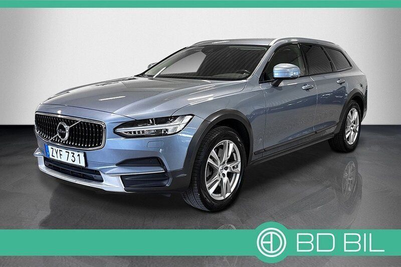 Ljusblå Begagnad 2018 Volvo V90 CC Momentum Kombi | 314 900 kr (Marknadspris) - Bild 1/3