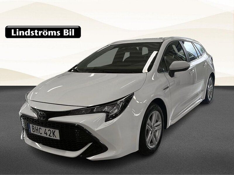 Vit Begagnad 2021 Toyota Corolla Active Kombi | 244 900 kr (Marknadspris) - Bild 1/3