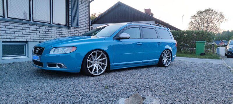 Blå Begagnad 2013 Volvo V70 R-Design Kombi | 139 900 kr (Dyr) - Bild 1/4