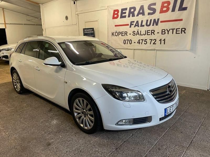 Vit Begagnad 2010 Opel Insignia Kombi | 69 900 kr (Bra pris) - Bild 1/4
