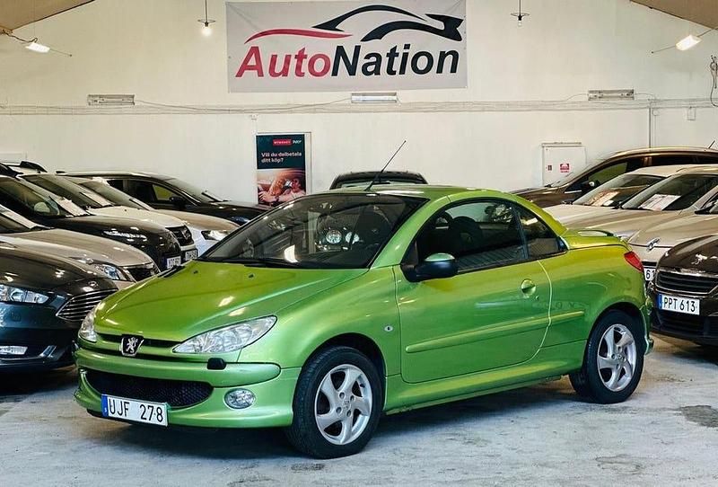 Ljusgrön (grön) Begagnad 2004 Peugeot 206 CC Cab | 34 900 kr (Marknadspris) - Bild 1/4