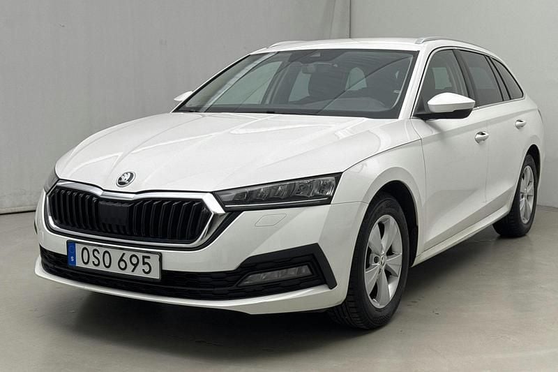 Vit Begagnad 2021 Skoda Octavia | 110 000 kr (Superpris) - Bild 1/4