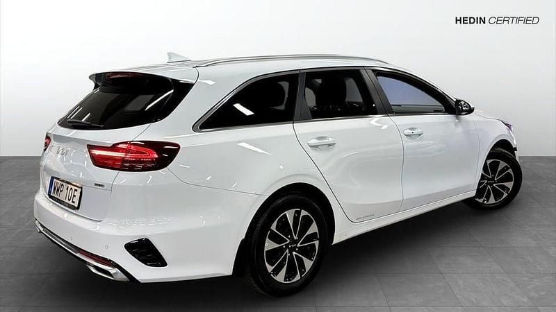 Begagnad Kia Ceed Advance 105 HK (77 kW) 2023 Vit Halvkombi