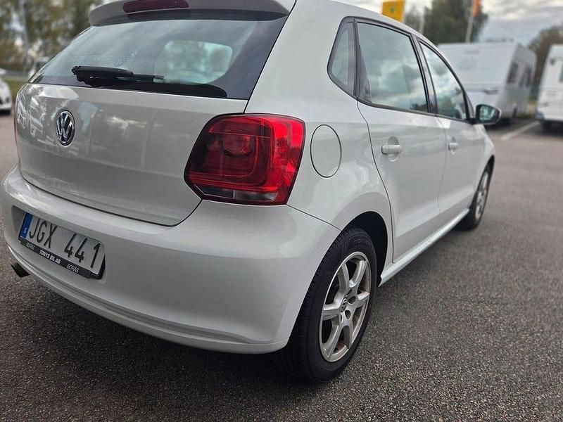 Begagnad VW Polo 90 HK (66 kW) 2012 Vit Halvkombi