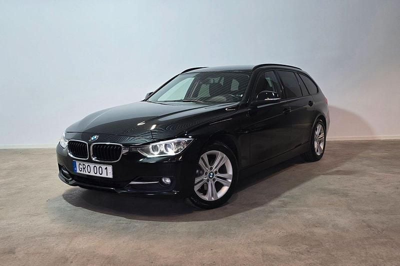 Svart Begagnad 2015 BMW 320 Sport Line Kombi | 139 900 kr (Bra pris) - Bild 1/3