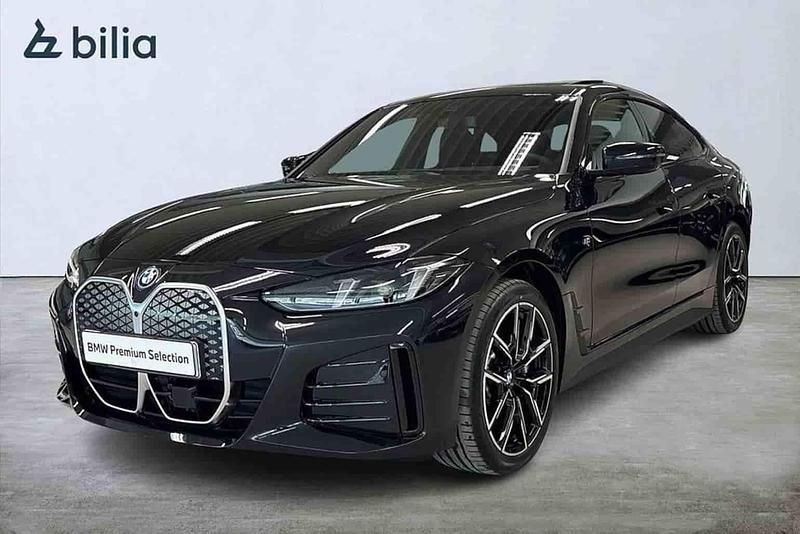 Svart Begagnad 2025 BMW i4 Comfort Edition Sedan | 629 900 kr - Bild 1/1