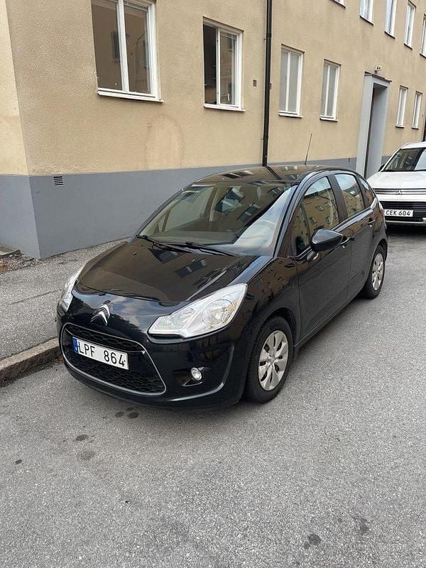 Svart Begagnad 2011 Citroën C3 Halvkombi | 45 000 kr (Marknadspris) - Bild 1/4