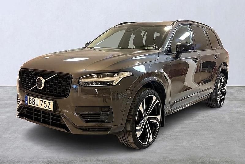 Grå Begagnad 2023 Volvo XC90 Ultimate SUV | 679 900 kr (Marknadspris) - Bild 1/4