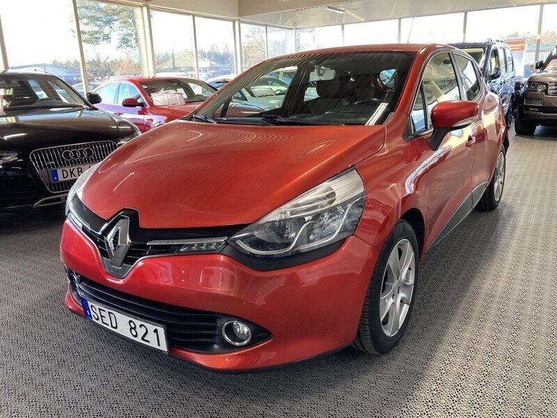 Röd Begagnad 2013 Renault Clio IV Halvkombi | 59 900 kr (Bra pris) - Bild 1/4