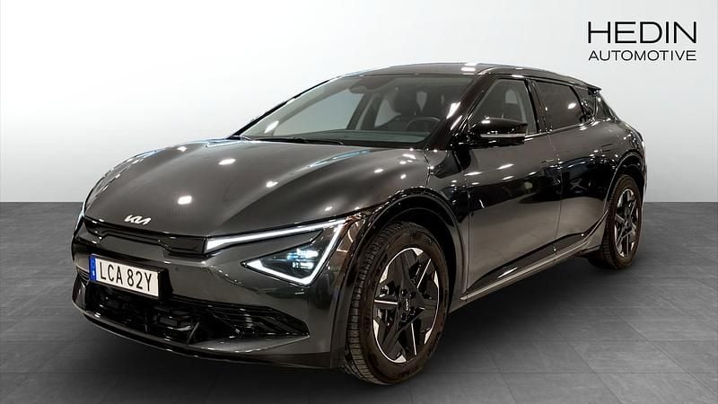 Grå Begagnad 2025 Kia EV6 Plus SUV | 549 900 kr (Marknadspris) - Bild 1/4