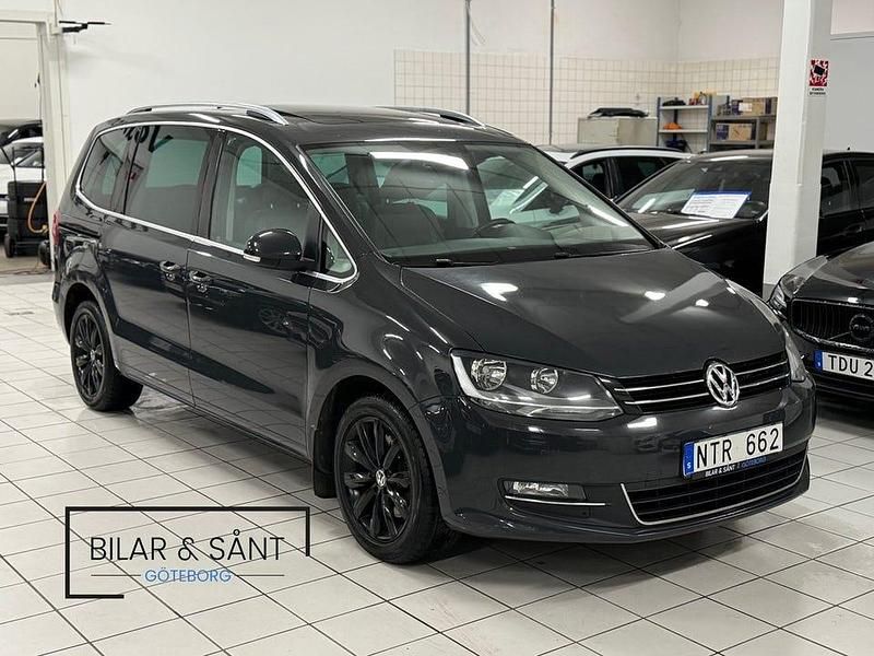 Ljusgrå Begagnad 2011 VW Sharan GT Minibuss | 118 900 kr (Marknadspris) - Bild 1/4