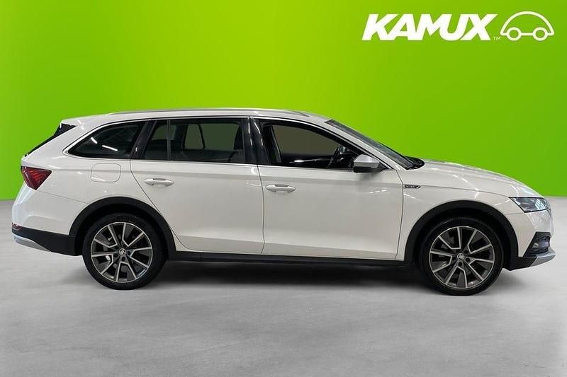 Begagnad Skoda Octavia Scout 150 HK (110 kW) 2022 Vit Kombi
