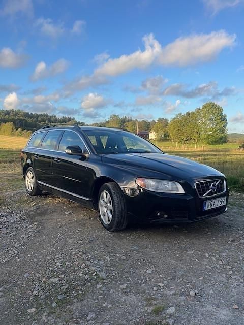 Svart Begagnad 2011 Volvo V70 Momentum Kombi | 40 000 kr (Superpris) - Bild 1/4