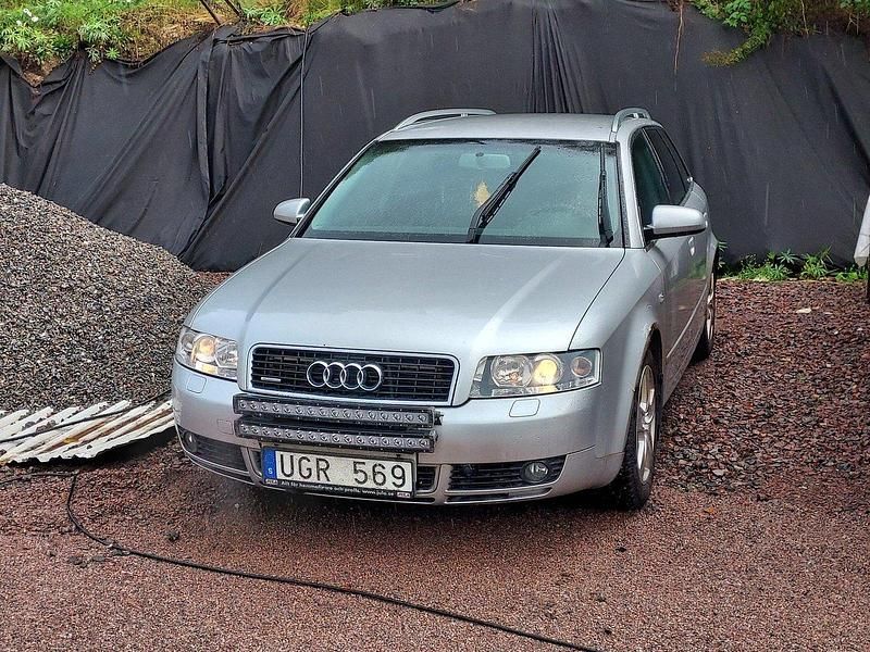 Silver Begagnad 2004 Audi A4 Comfort Kombi | 10 000 kr (Marknadspris) - Bild 1/3