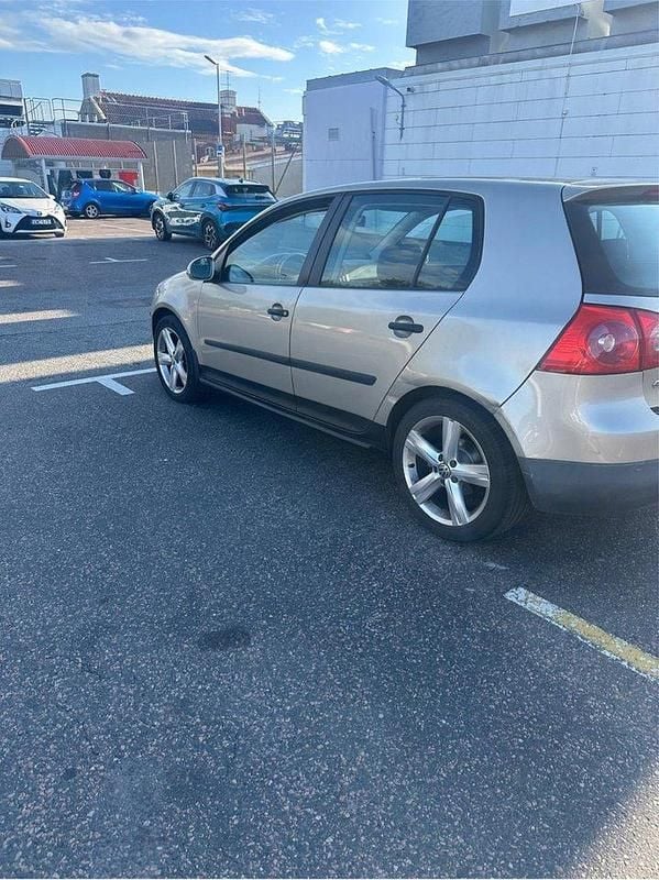 Brun Begagnad 2005 VW Golf IV Trendline Halvkombi | 12 500 kr (Superpris) - Bild 1/4