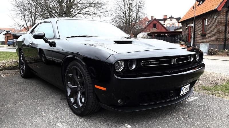 Begagnad 2018 Dodge Challenger Sportkupé | 280 000 kr (Marknadspris) - Bild 1/4