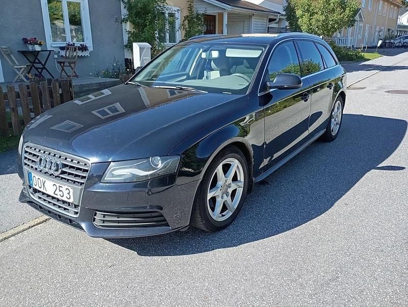 Blå Begagnad 2011 Audi A4 Kombi | 70 000 kr (Bra pris) - Bild 1/4