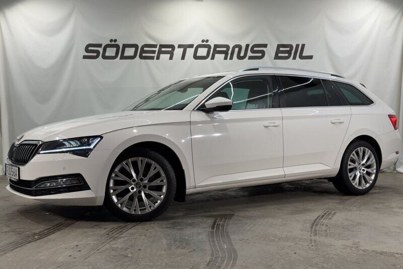 Vit Begagnad 2020 Skoda Superb Kombi | 239 900 kr (Marknadspris) - Bild 1/4