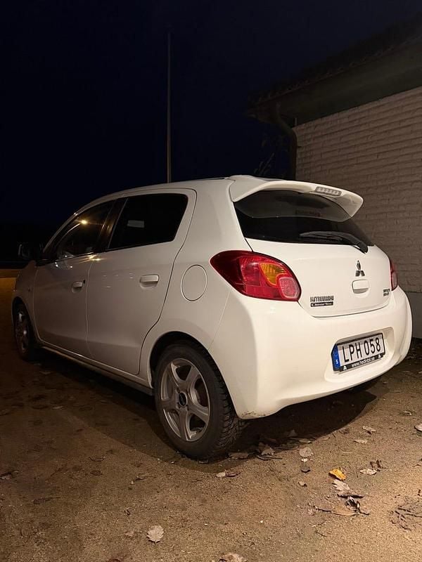 Begagnad 2015 Mitsubishi Space Star Halvkombi | 48 000 kr (Superpris) - Bild 1/4