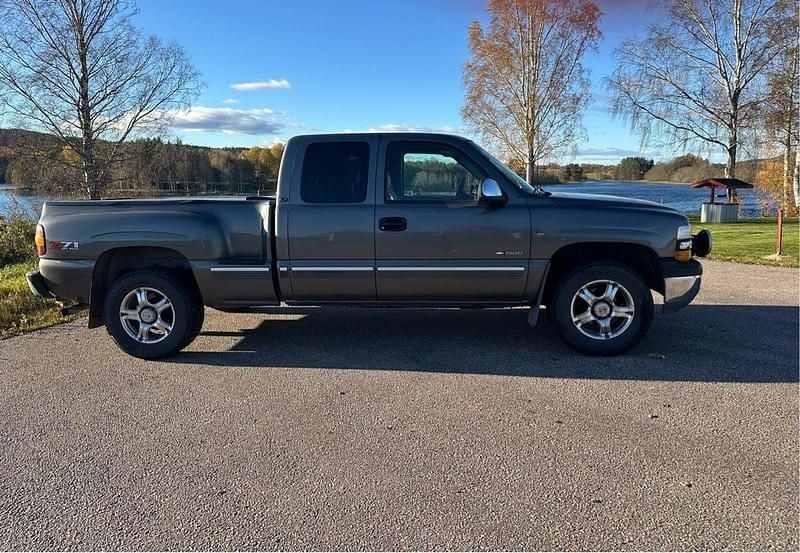 Grå Begagnad 2001 Chevrolet Silverado Sedan | 130 000 kr - Bild 1/1