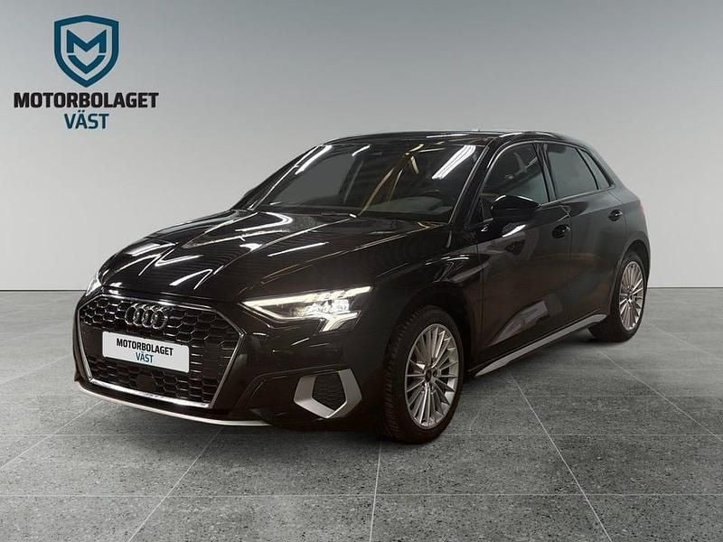 Svart Begagnad 2023 Audi A3 Sedan | 234 400 kr (Bra pris) - Bild 1/4
