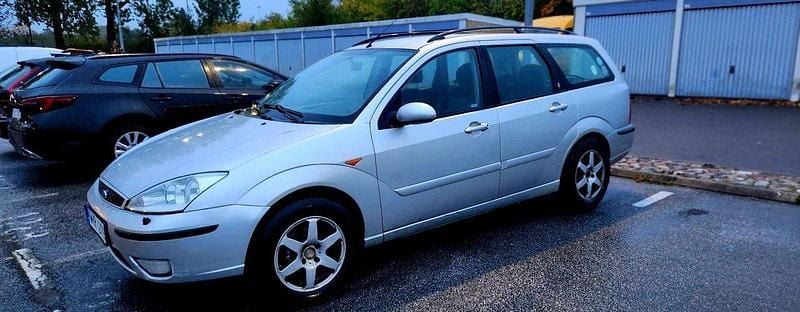 Silver Begagnad 2005 Ford Focus Kombi | 10 000 kr (Superpris) - Bild 1/4