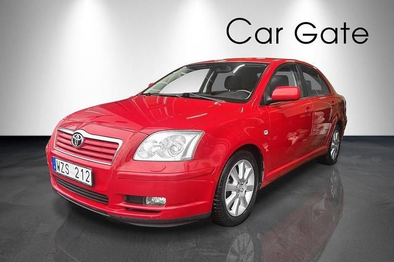 Röd Begagnad 2005 Toyota Avensis Halvkombi | 49 900 kr (Marknadspris) - Bild 1/4