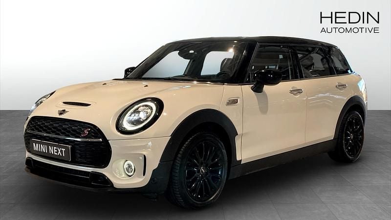 Vit (white) Begagnad 2021 Mini Cooper S Clubman Kombi | 278 700 kr (Marknadspris) - Bild 1/4